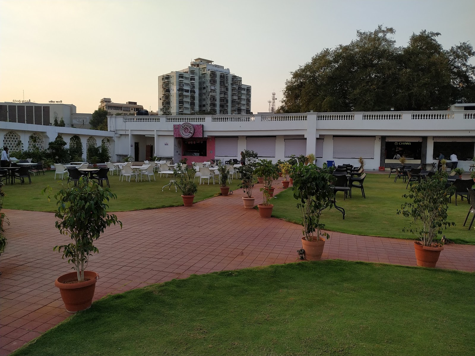 Nizam Club Open Lounge — Pub/Bar in Khairatabad, Hyderabad (on-site parking, in-house decoration, outside catering allowed, DJ permitted) — photo 4