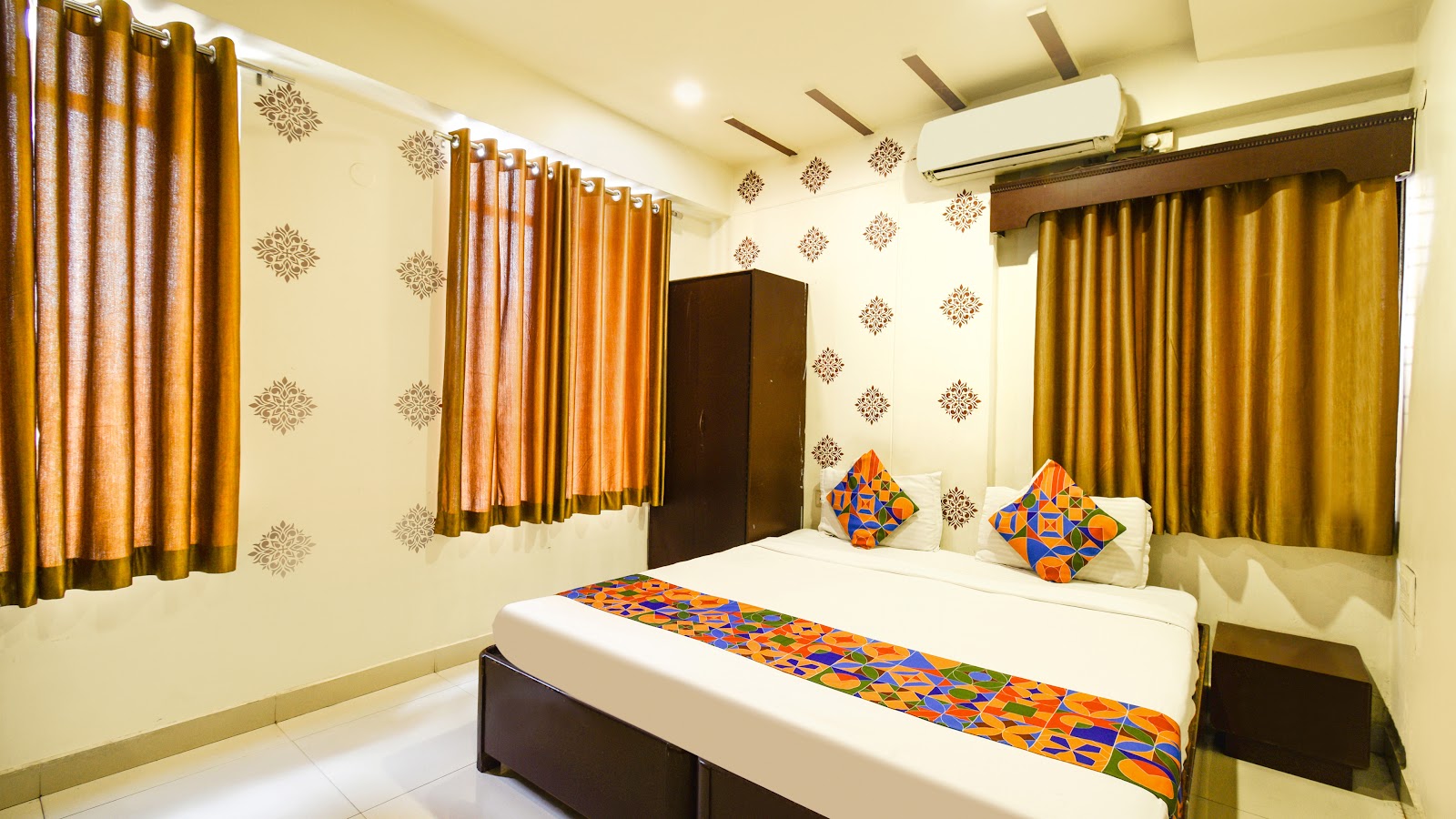 Hotel Marjan International Abids  Hyderabad — Banquet Hall in Hyderabad (on-site parking, in-house decoration, bar service available, 180–200 guest capacity) — photo 2