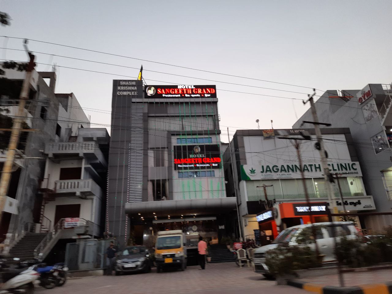 Hotel Sangeeth Grand — Banquet Hall in Hyderabad (on-site parking, in-house decoration, outside catering allowed, bar service available)