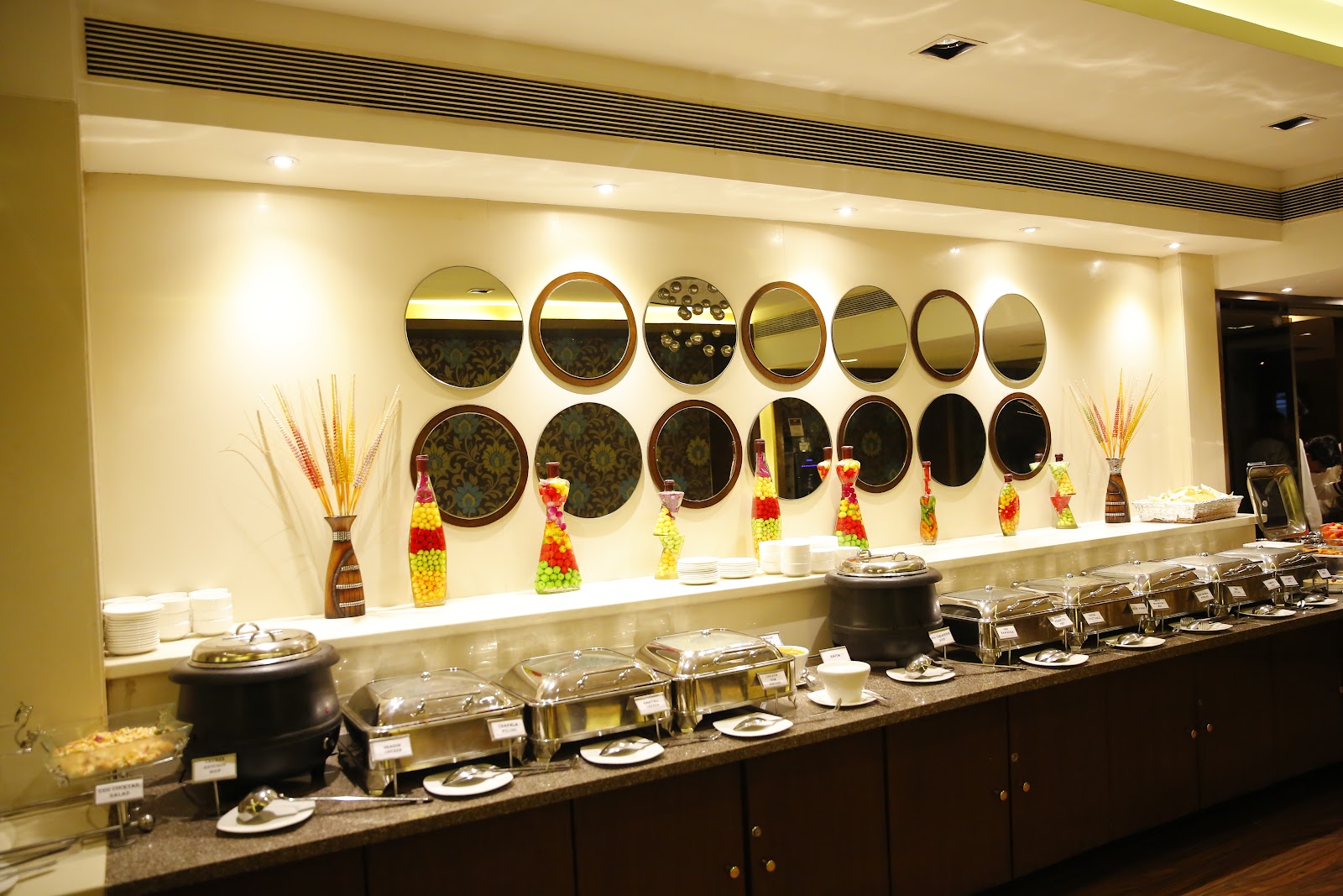 Flavours - Best Western Jubilee Ridge — Banquet Hall in Madhapur, Hyderabad (on-site parking, in-house decoration, DJ permitted, bar service available) — photo 4