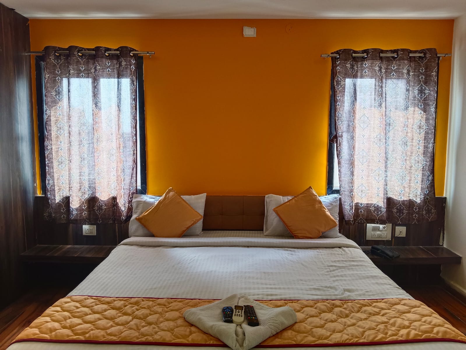 Hotel Suravi — Banquet Hall in Abids, Hyderabad (on-site parking, in-house decoration, bar service available, 200–250 guest capacity) — photo 2