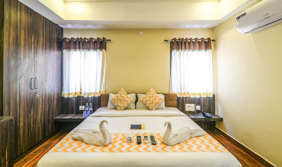 Hotel Suravi — Banquet Hall in Abids, Hyderabad (on-site parking, in-house decoration, bar service available, 200–250 guest capacity) — photo 3