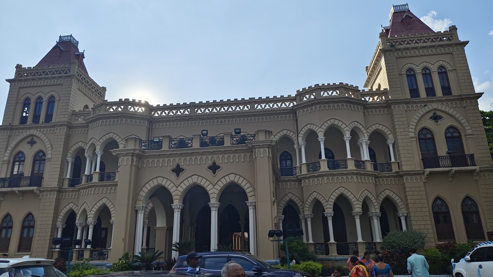 Le Palais Royal and Crown Villa Gardens — Banquet Hall in Secunderabad, Hyderabad (on-site parking, in-house decoration, DJ permitted, bar service available) — photo 2