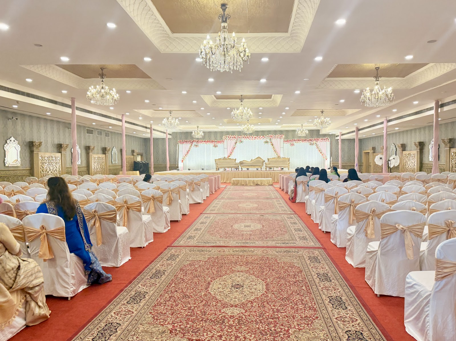 Le Palais Royal and Crown Villa Gardens — Banquet Hall in Secunderabad, Hyderabad (on-site parking, in-house decoration, DJ permitted, bar service available) — photo 4