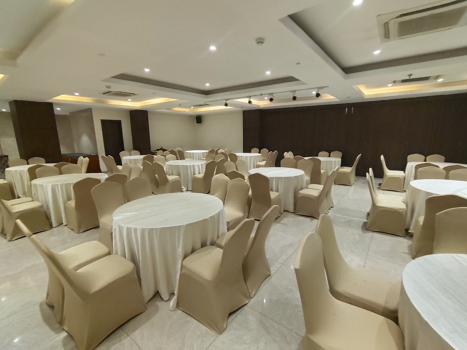 Hotel Kinara Grand · Nagole — Banquet Hall in Nagole, Hyderabad (on-site parking, in-house decoration, outside catering allowed, bar service available) — photo 3