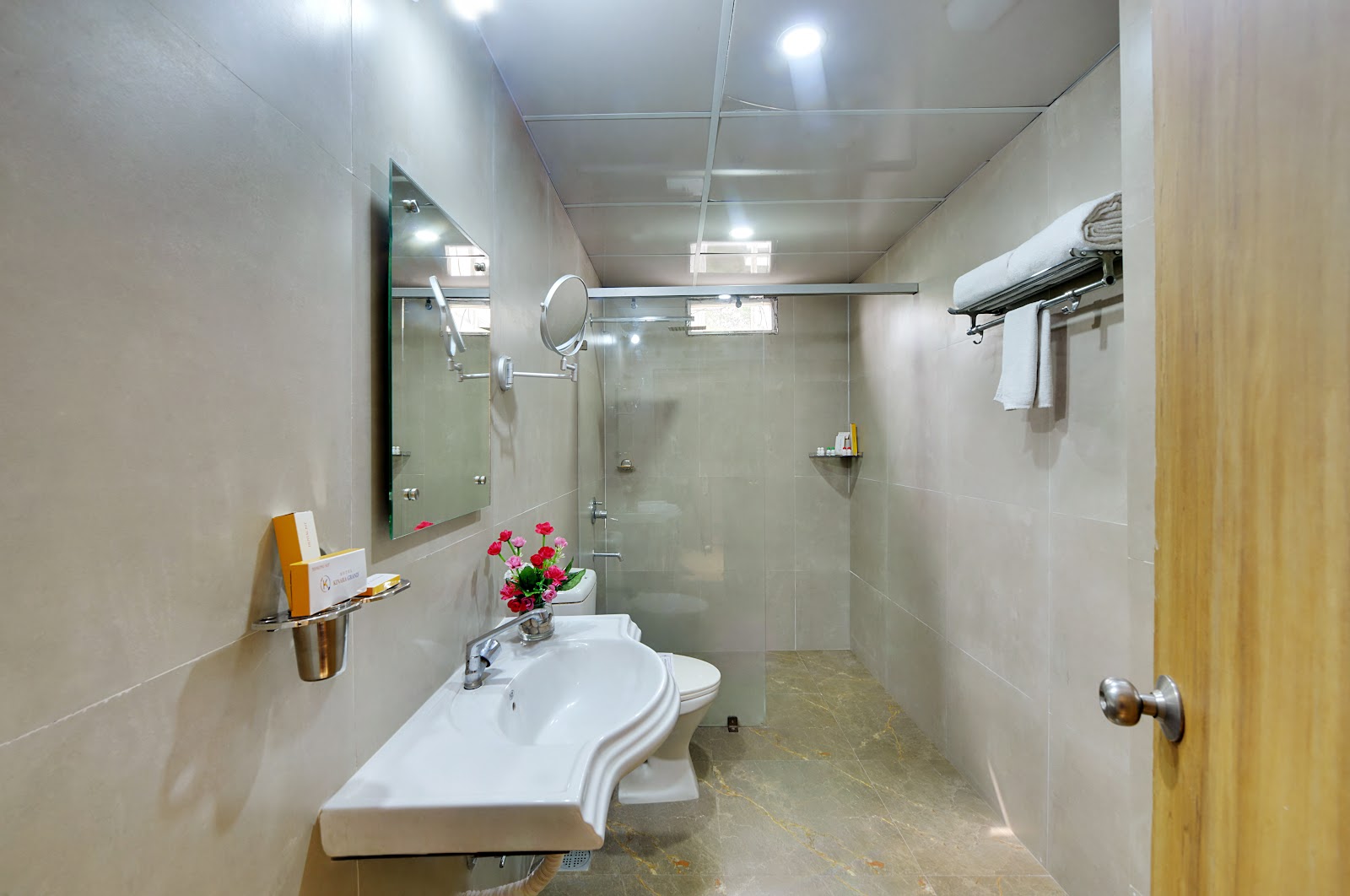 Hotel Kinara Grand · Habsiguda — Banquet Hall in Habsiguda, Hyderabad (on-site parking, in-house decoration, outside catering allowed, bar service available) — photo 3