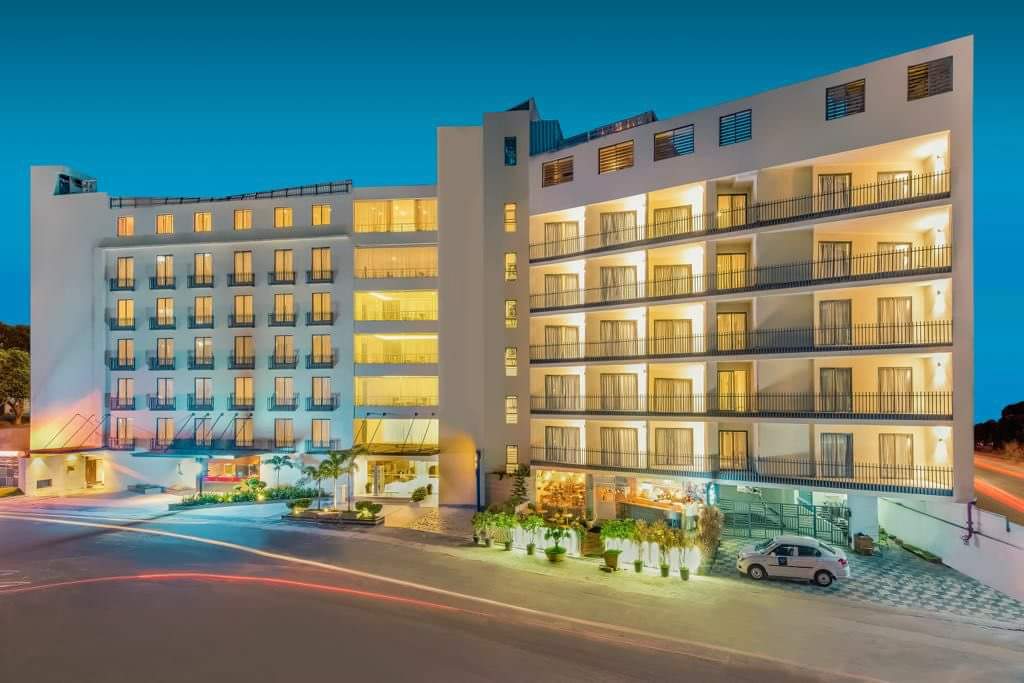 Deccan Serai Hotel — Banquet Hall in Madhapur, Hyderabad (on-site parking, in-house decoration, outside catering allowed, DJ permitted)