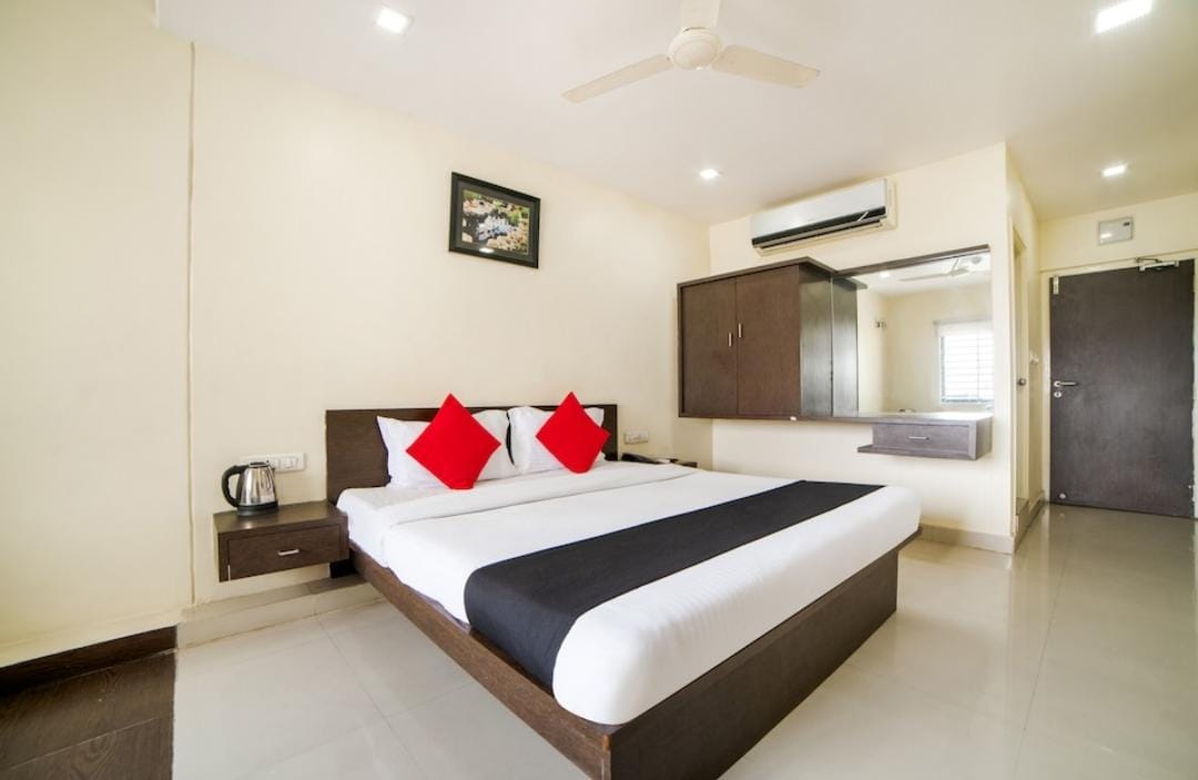 Raaga Grand Luxury Hotel — Banquet Hall in Kompally, Hyderabad (on-site parking, in-house decoration, outside catering allowed, bar service available) — photo 2