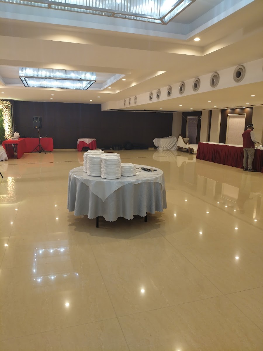 Vaishnovi Banquets — Banquet Hall in Kothapet, Hyderabad (on-site parking, in-house decoration, bar service available, 700–1500 guest capacity) — photo 2