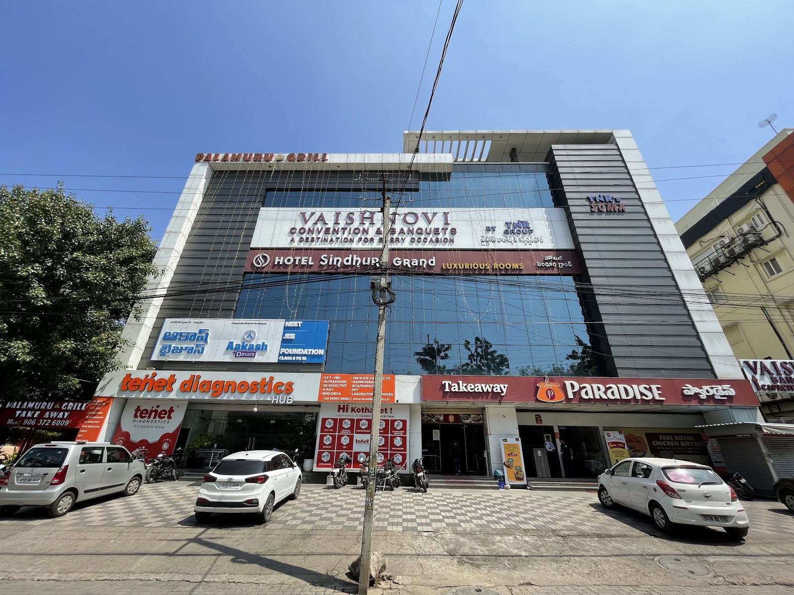 Vaishnovi Banquets — Banquet Hall in Kothapet, Hyderabad (on-site parking, in-house decoration, bar service available, 700–1500 guest capacity) — photo 4