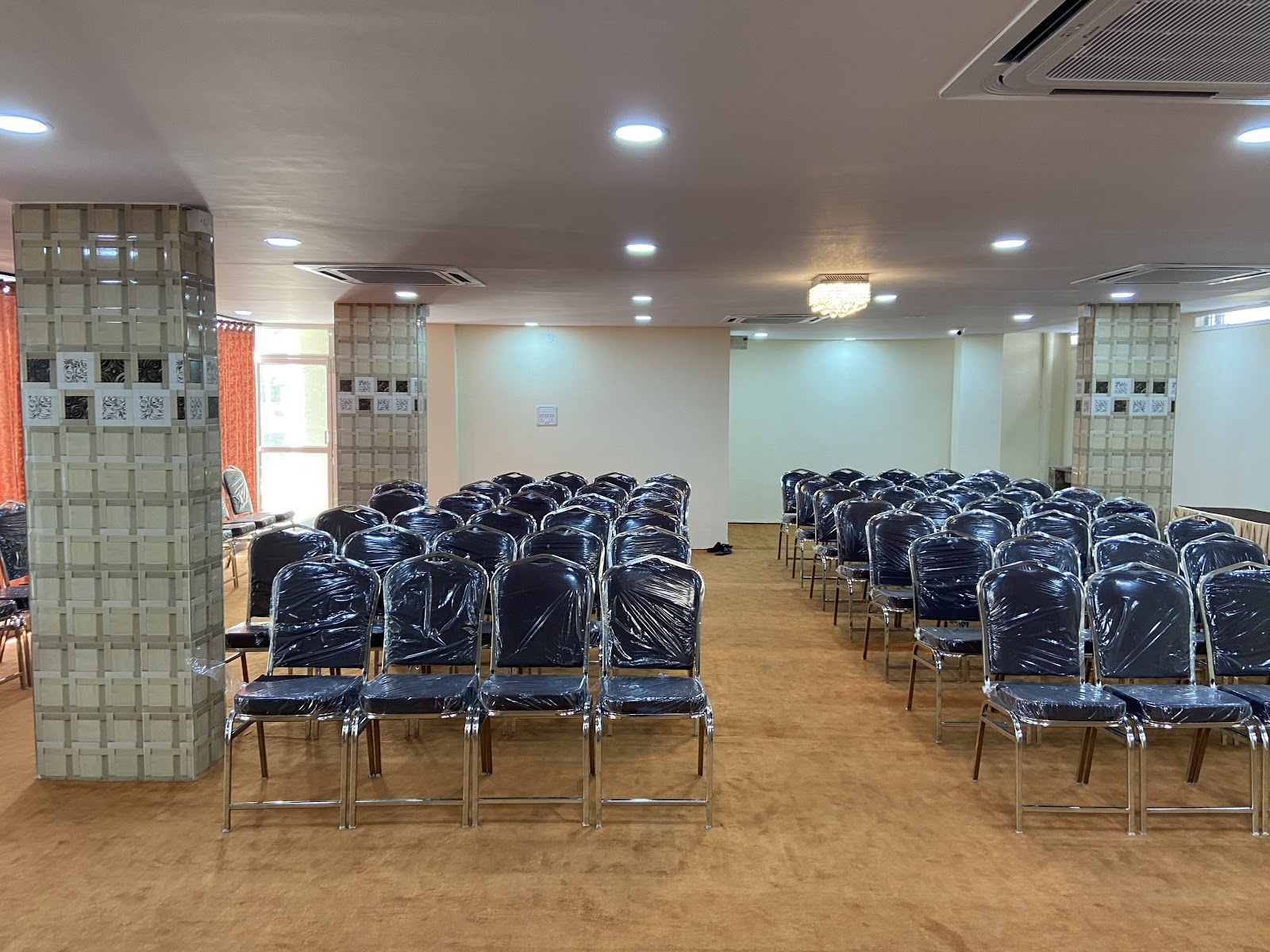 Sahara Banquet Hall — Banquet Hall in Hyderabad (on-site parking, in-house decoration, bar service available, 150–250 guest capacity)