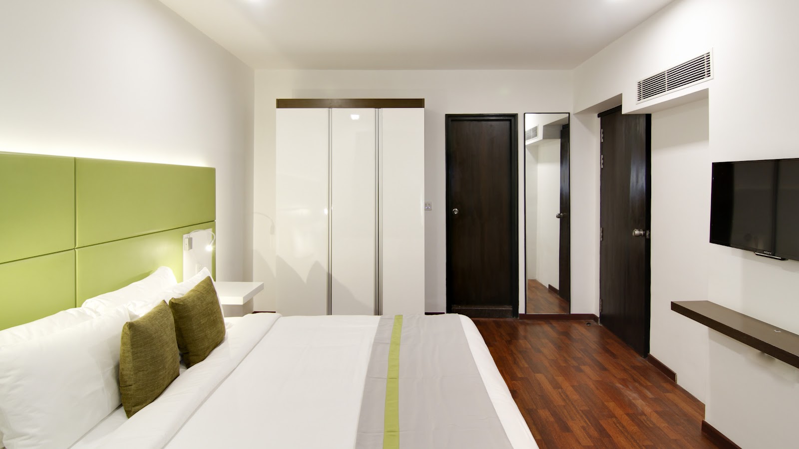 Lemon Tree Hotel · Banjara Hills — Banquet Hall in Banjara Hills, Hyderabad (on-site parking, in-house decoration, outside catering allowed, bar service available) — photo 2