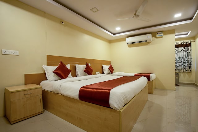 Hotel Nakshatra INN — Banquet Hall in Dilsukhnagar, Hyderabad (on-site parking, in-house decoration, outside catering allowed, bar service available) — photo 2