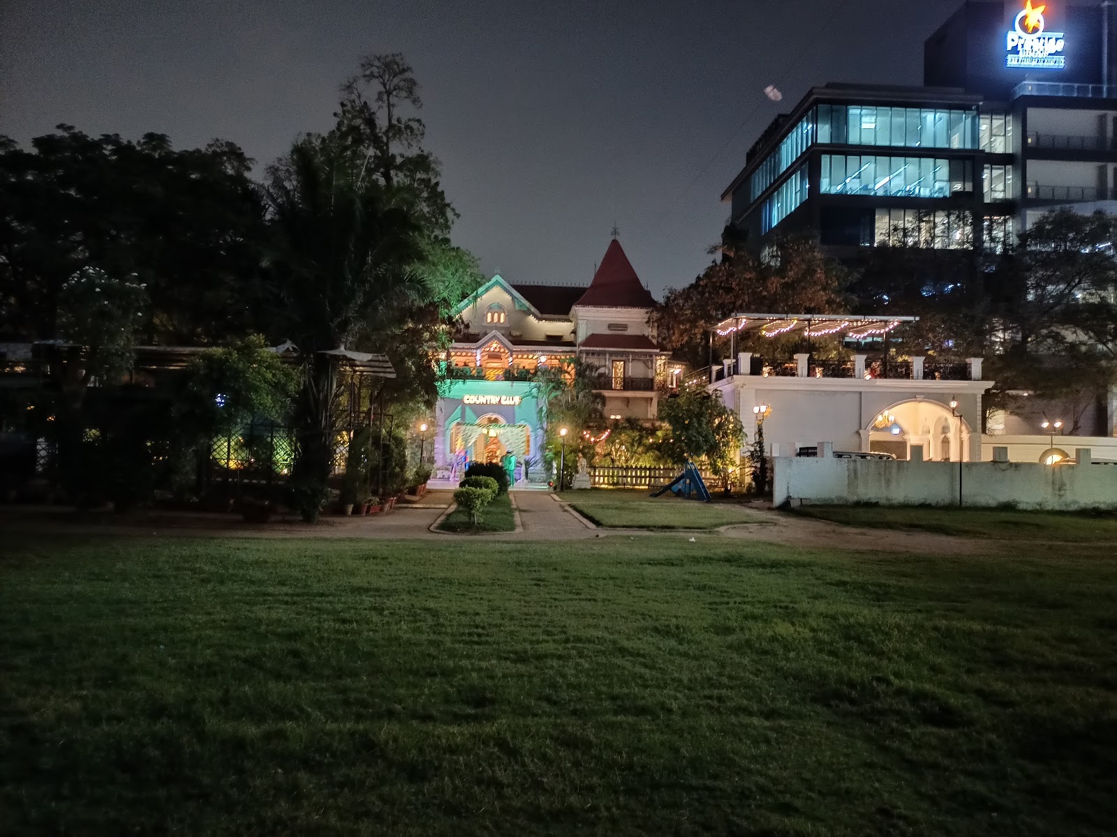 Country Club — Banquet Hall in Begumpet, Hyderabad (on-site parking, in-house decoration, DJ permitted, bar service available) — photo 3