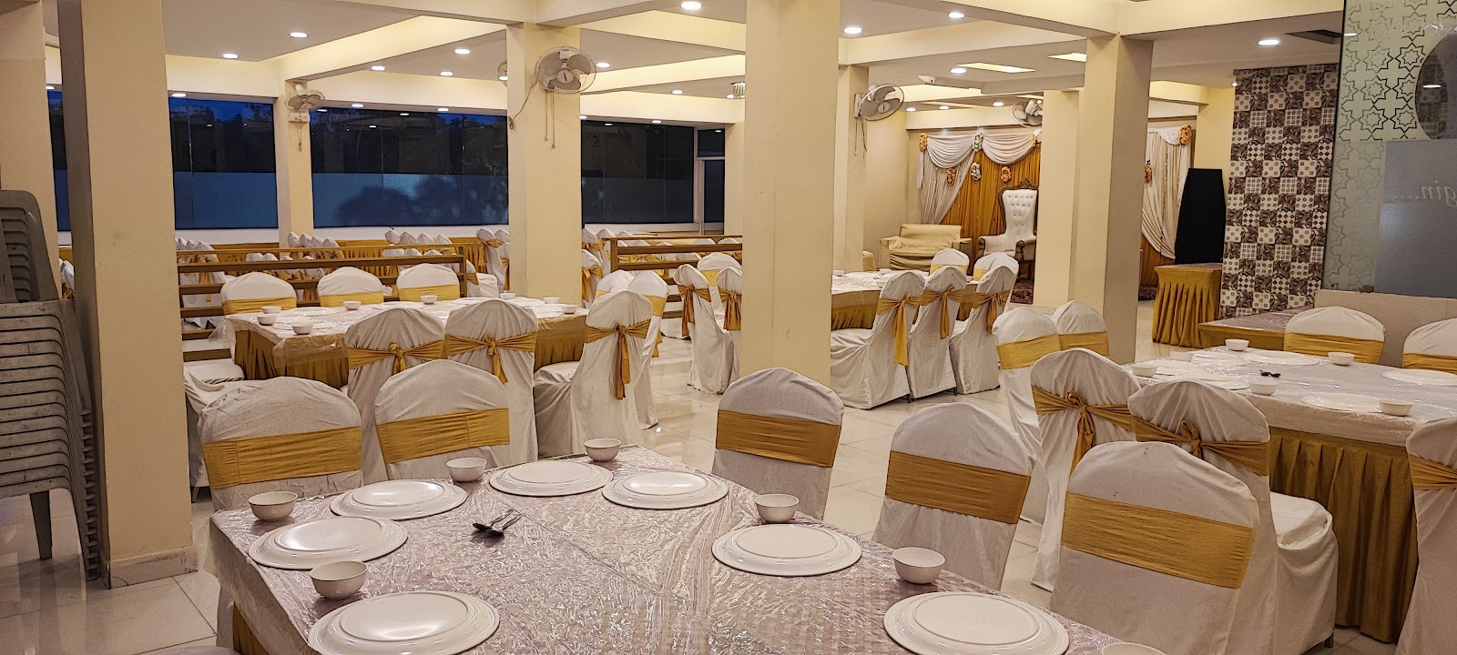 Jashanz Banquet Hall — Banquet Hall in Toli Chowki, Hyderabad (on-site parking, in-house decoration, bar service available, 200–350 guest capacity) — photo 2