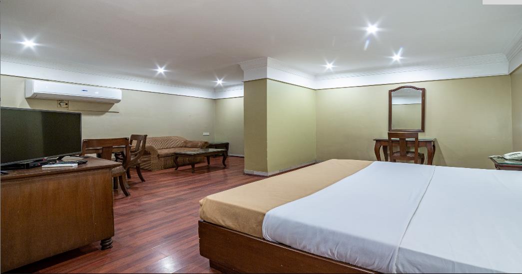Rajdhani Hotel — Banquet Hall in Koti, Hyderabad (on-site parking, in-house decoration, outside catering allowed, bar service available) — photo 2