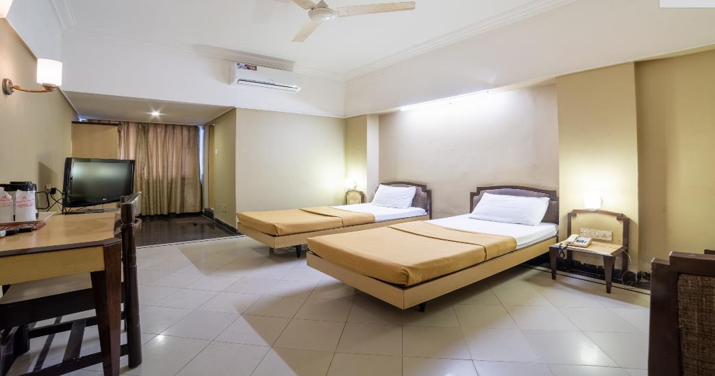 Rajdhani Hotel — Banquet Hall in Koti, Hyderabad (on-site parking, in-house decoration, outside catering allowed, bar service available) — photo 4