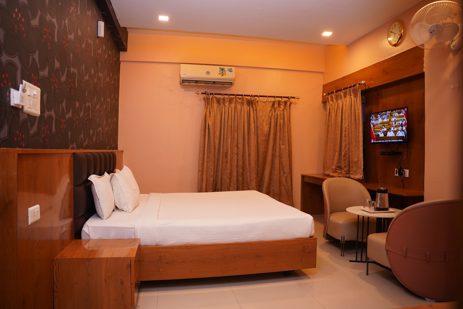 Hotel Tourist Plaza — Banquet Hall in Kachiguda, Hyderabad (on-site parking, in-house decoration, outside catering allowed, bar service available) — photo 3