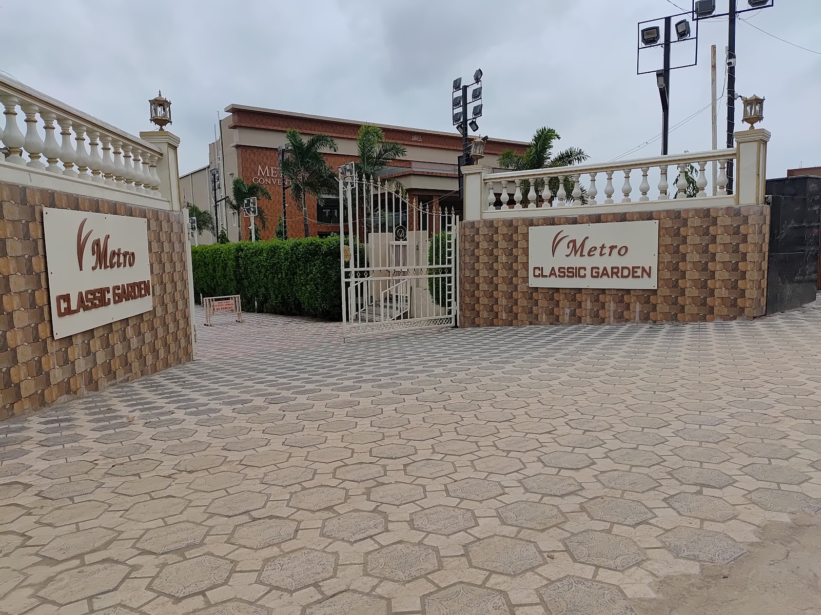 Metro Classic Garden — Banquet Hall in Adarsh Nagar, Hyderabad (on-site parking, in-house decoration, DJ permitted, bar service available) — photo 4