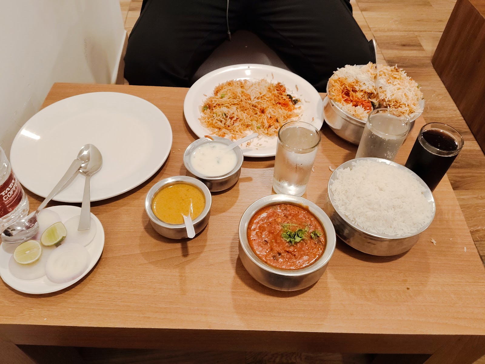M Grand Banquet Hall — Banquet Hall in Vanasthalipuram, Hyderabad (on-site parking, in-house decoration, bar service available, 800–2000 guest capacity) — photo 4
