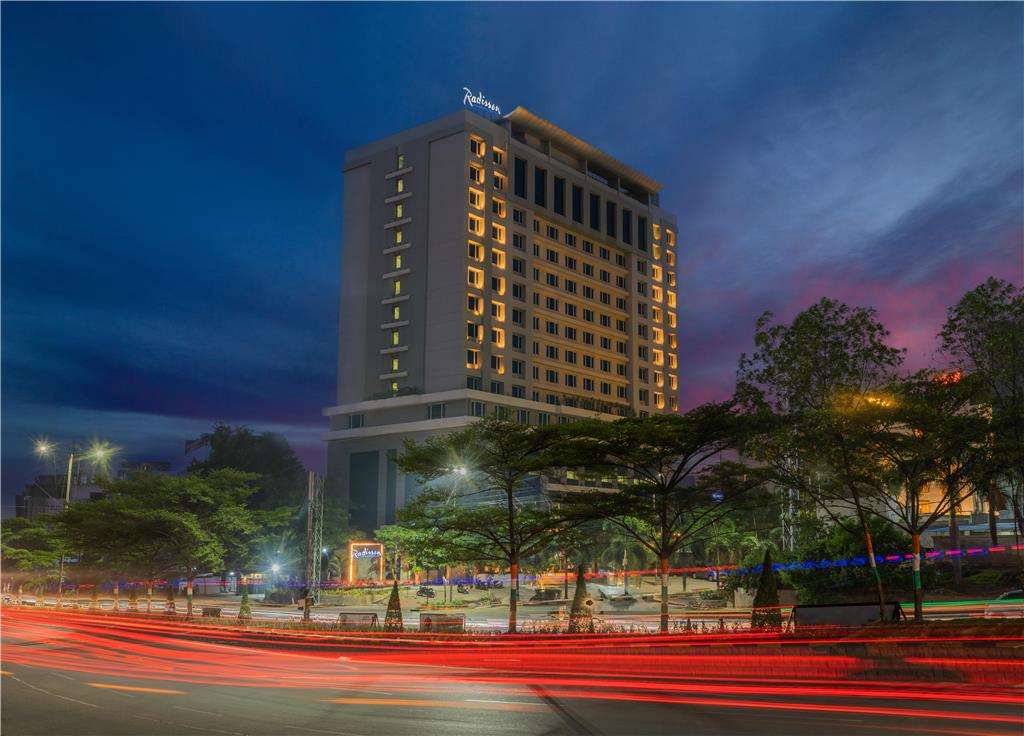 Radisson Hitech City — Banquet Hall in Hyderabad (on-site parking, in-house decoration, outside catering allowed, DJ permitted)