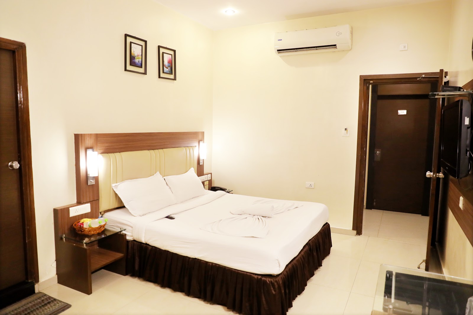 Hotel Swagath Grand · Nagole — Banquet Hall in Nagole, Hyderabad (on-site parking, in-house decoration, outside catering allowed, DJ permitted) — photo 2