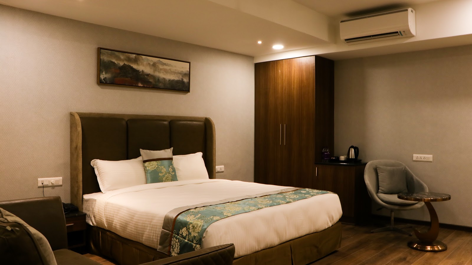The Platinum Hotel · Himayat Nagar — Banquet Hall in Himayat Nagar, Hyderabad (on-site parking, in-house decoration, outside catering allowed, bar service available) — photo 2