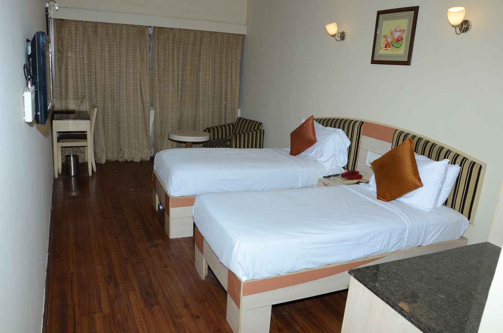 Hotel Yatri Nivas — Banquet Hall in Secunderabad, Hyderabad (on-site parking, in-house decoration, bar service available, 100–300 guest capacity) — photo 2