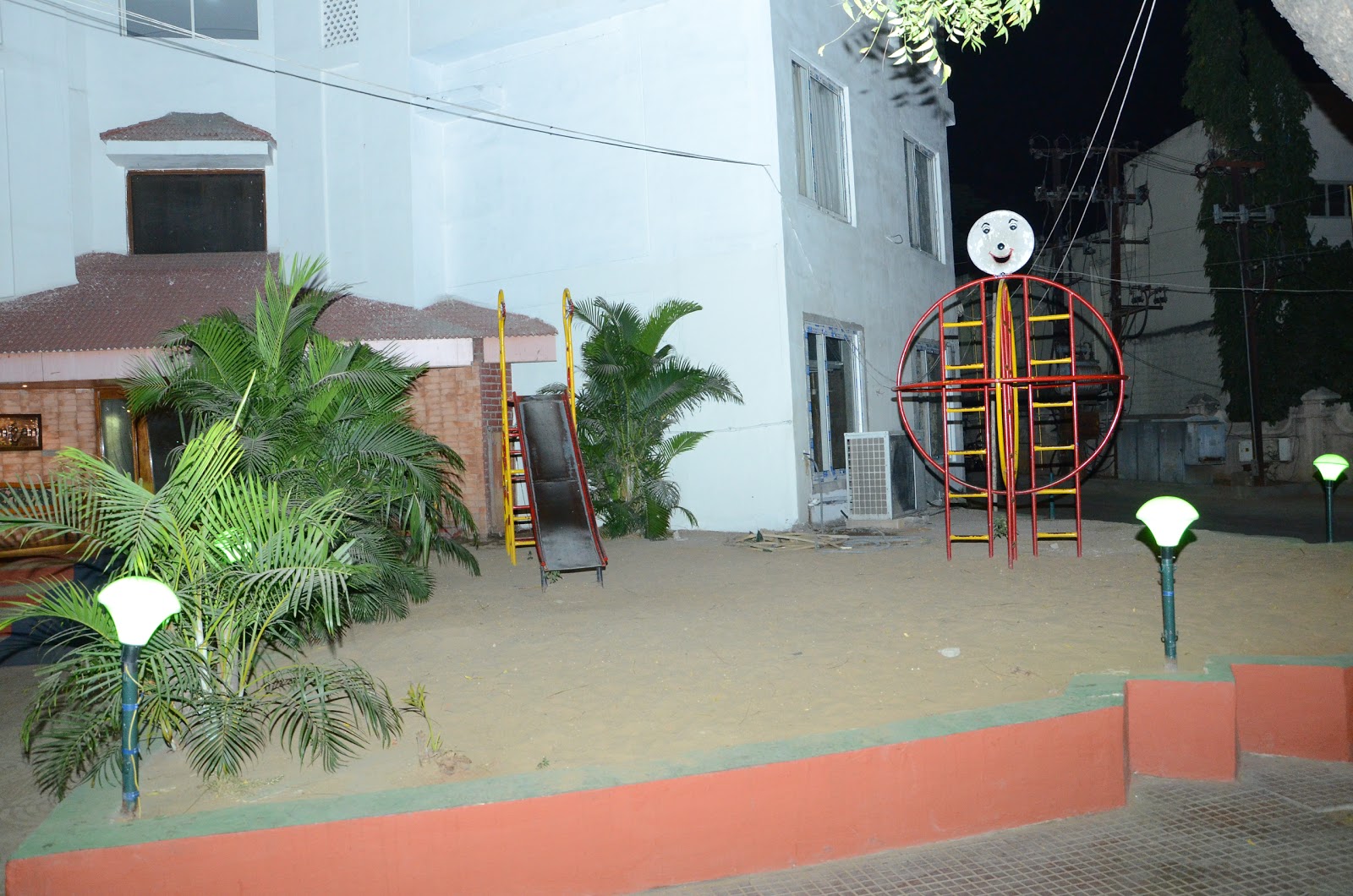 Hotel Yatri Nivas — Banquet Hall in Secunderabad, Hyderabad (on-site parking, in-house decoration, bar service available, 100–300 guest capacity) — photo 4