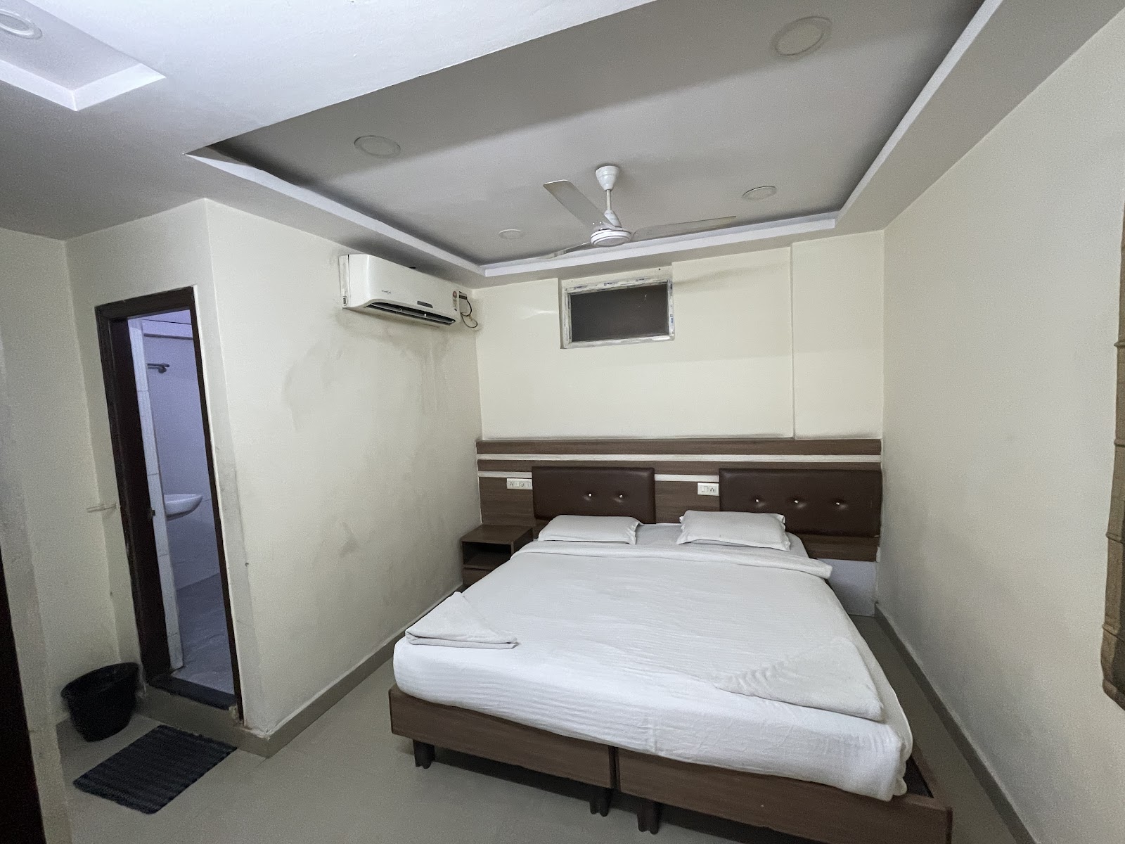 Highway Grand Residency — Banquet Hall in KPHB, Hyderabad (on-site parking, in-house decoration, bar service available, 15–15 guest capacity) — photo 2