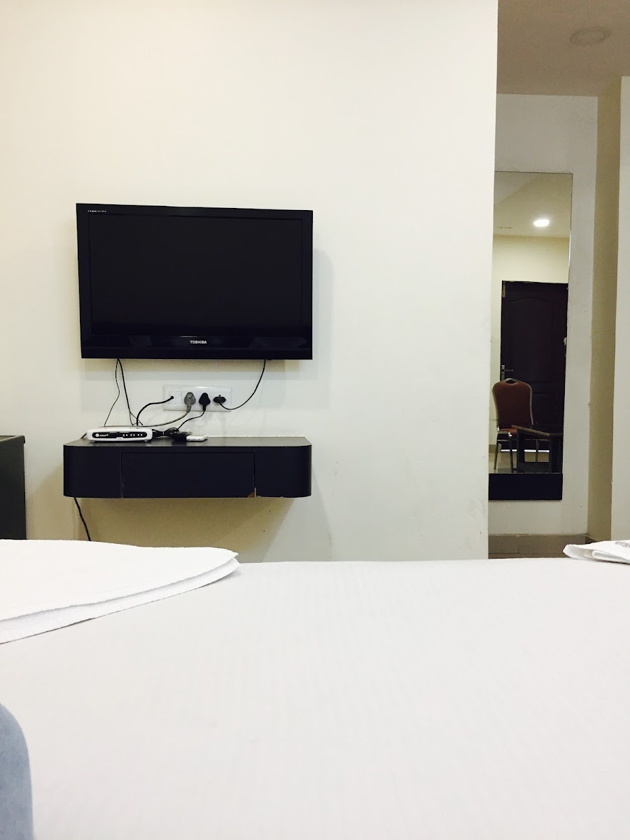 Highway Grand Residency — Banquet Hall in KPHB, Hyderabad (on-site parking, in-house decoration, bar service available, 15–15 guest capacity) — photo 3