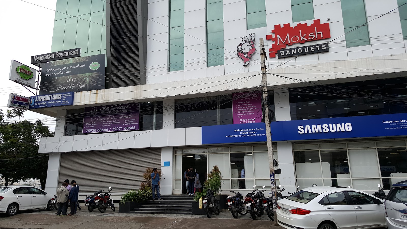 Moksh Banquets · Jubilee Hills — Banquet Hall in Jubilee Hills, Hyderabad (on-site parking, in-house decoration, outside catering allowed, bar service available) — photo 3