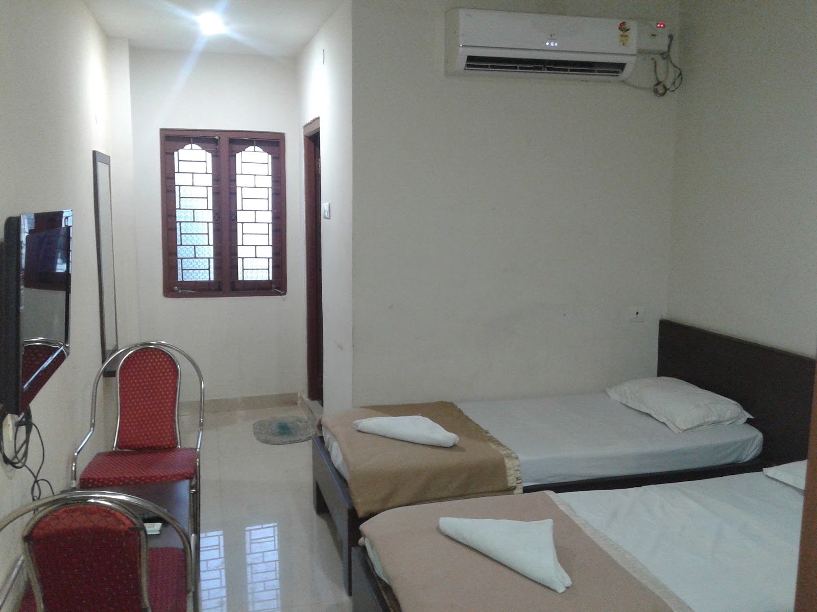 Hotel Victory Residency — Banquet Hall in Chanda Nagar, Hyderabad (on-site parking, in-house decoration, bar service available, 150–200 guest capacity) — photo 2