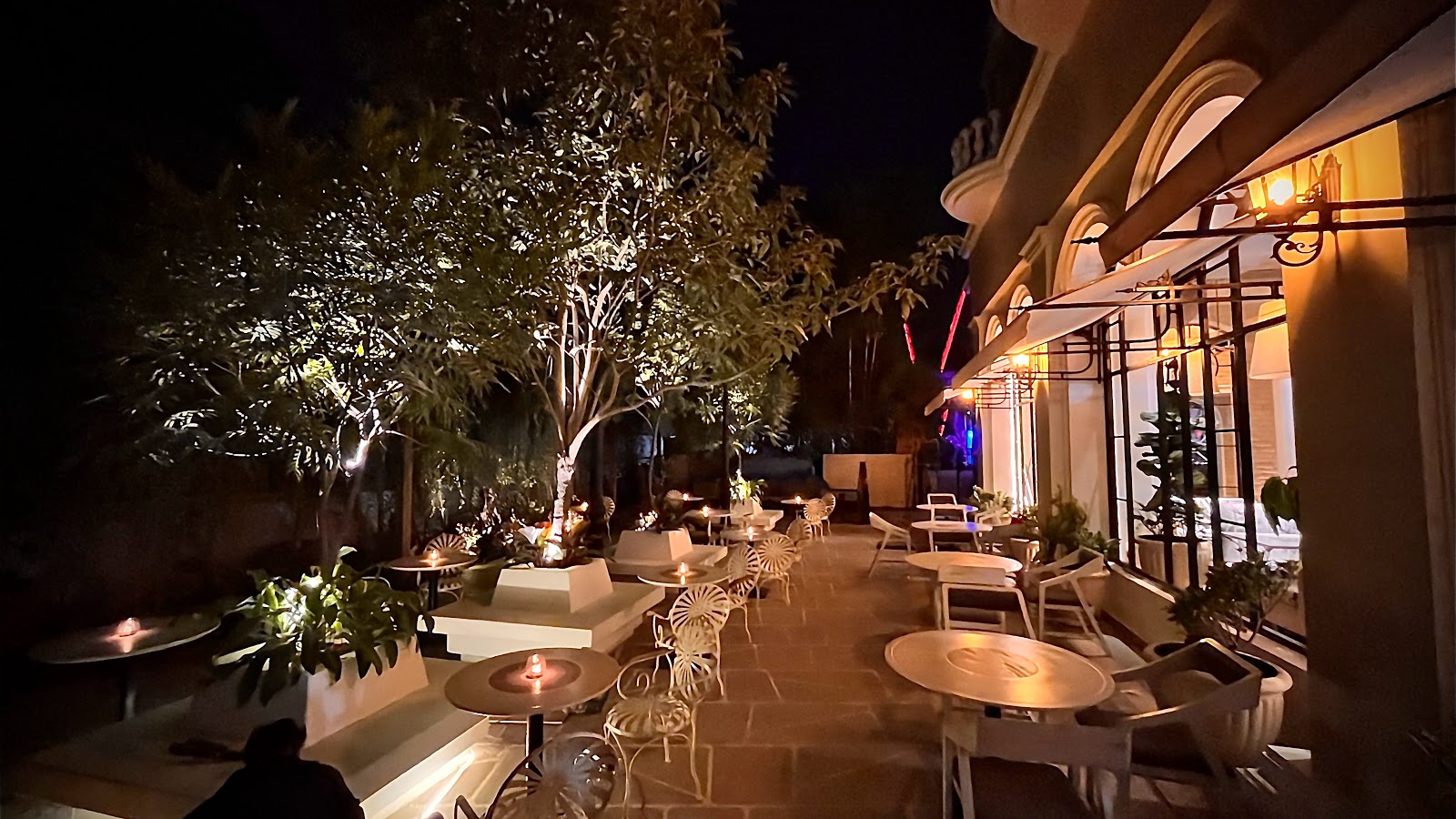 Roxie — Banquet Hall in HSR Layout, Bangalore (on-site parking, in-house decoration, DJ permitted, bar service available)