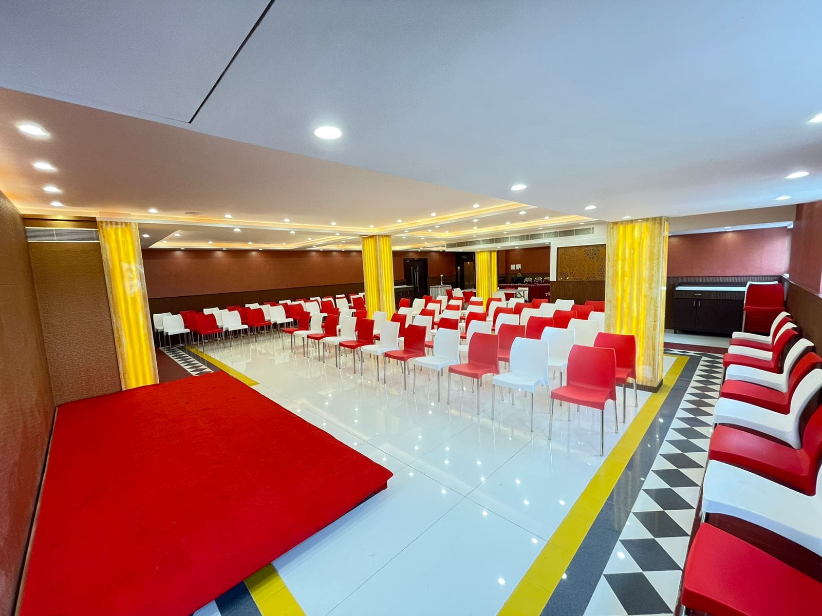 Nandhana Banquet Hall · Chromepet — Banquet Hall in Chromepet, Chennai (on-site parking, in-house decoration, outside catering allowed, DJ permitted)