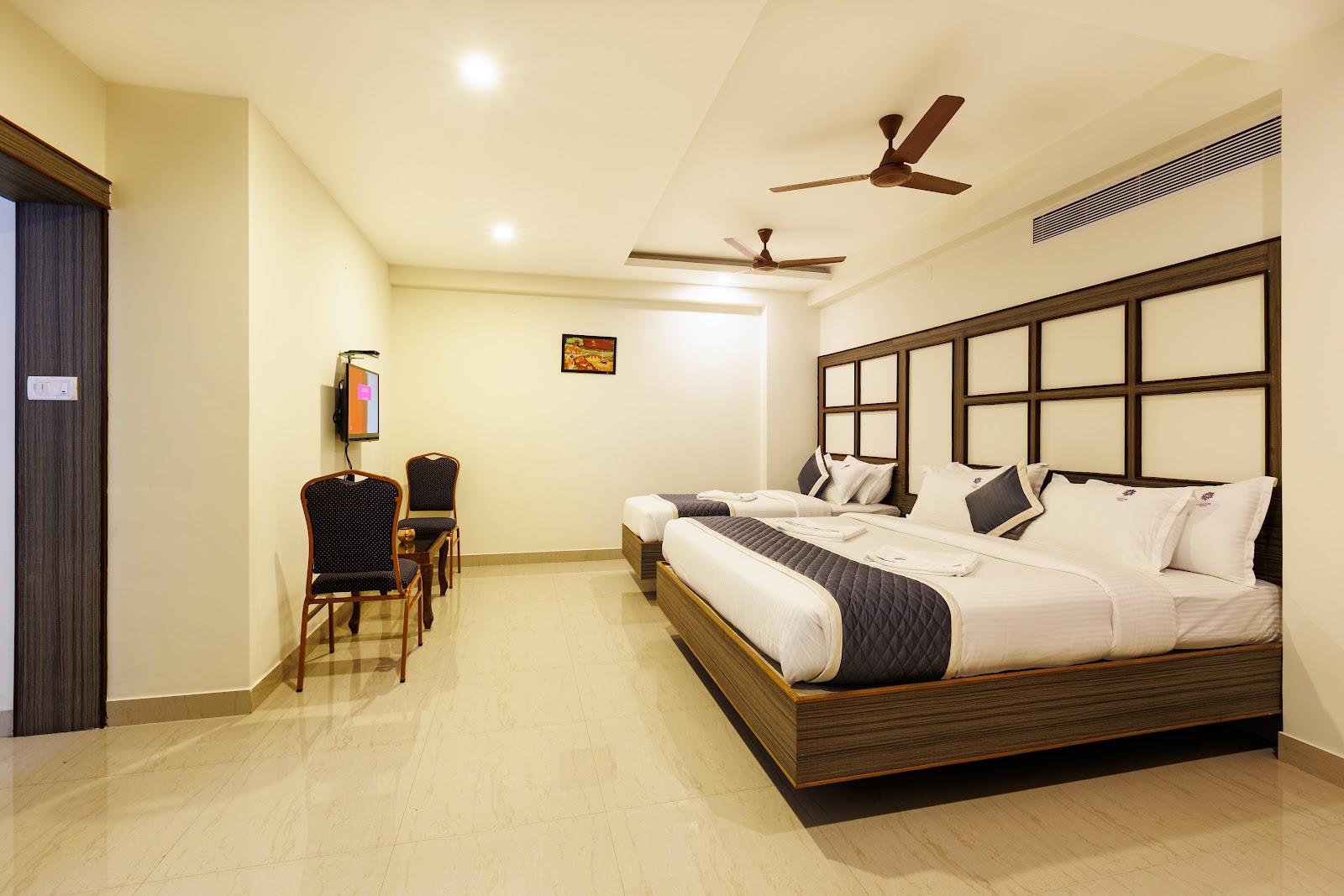 Hotel Comfort Park — Banquet Hall in Iyyapanthangal, Chennai (on-site parking, in-house decoration, outside catering allowed, DJ permitted) — photo 2