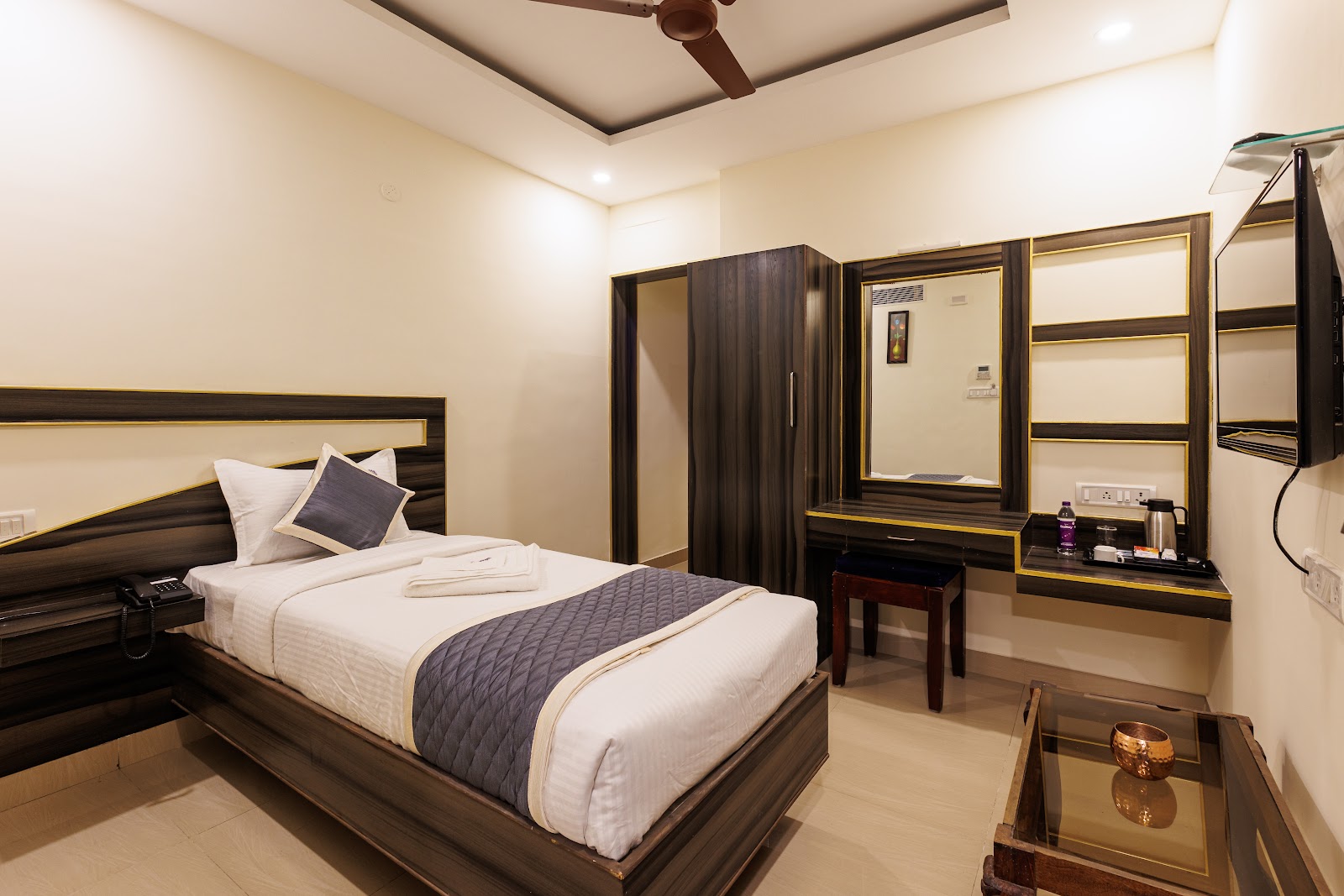 Hotel Comfort Park — Banquet Hall in Iyyapanthangal, Chennai (on-site parking, in-house decoration, outside catering allowed, DJ permitted) — photo 4