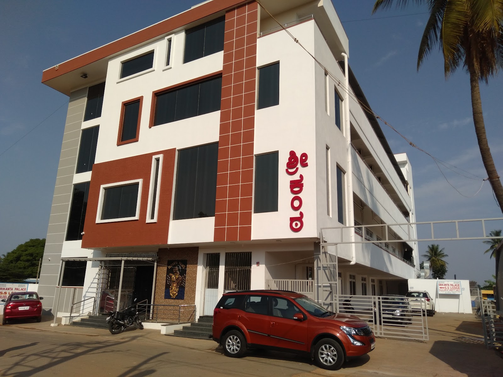 Raj Leela Party Hall — Banquet Hall in Devanahalli, Bangalore (on-site parking, in-house decoration, bar service available, 200–300 guest capacity) — photo 2