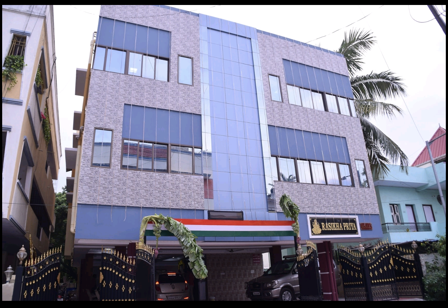 Rasikha Priya Hall — Banquet Hall in Chennai (on-site parking, in-house decoration, bar service available, 150–180 guest capacity)
