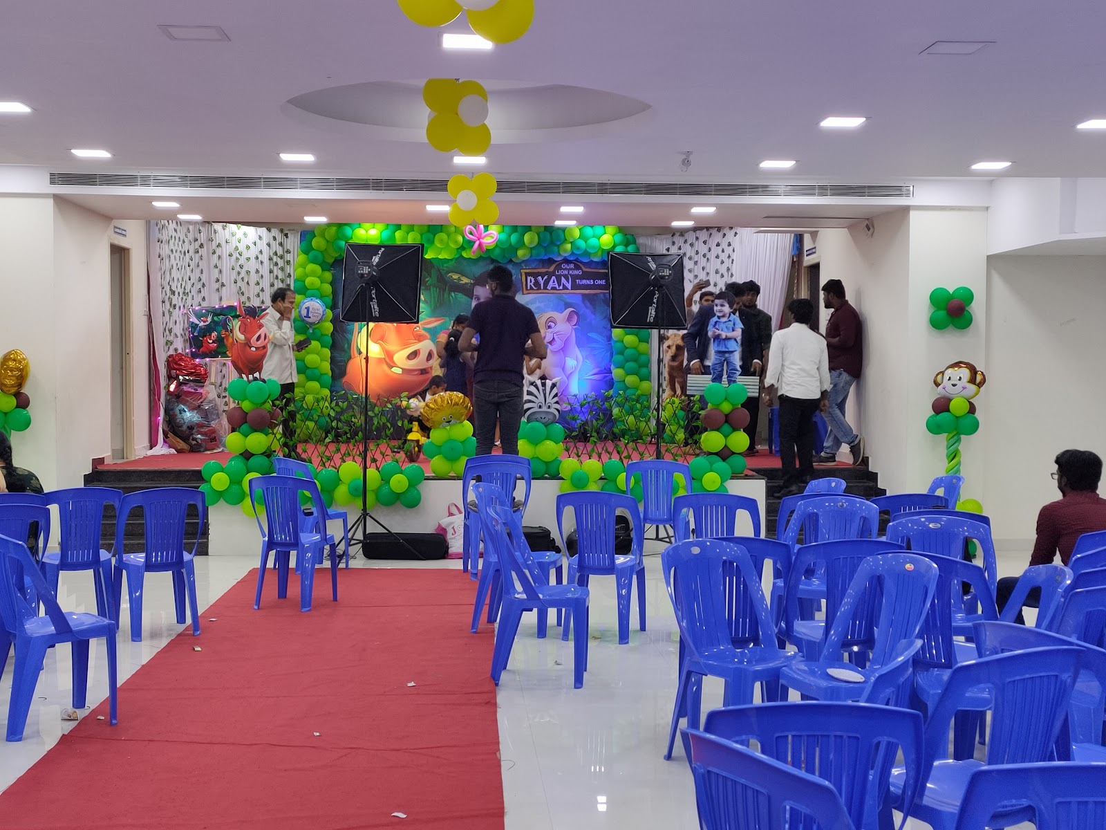 Sri Meenakshi Mahal — Banquet Hall in Chennai (on-site parking, in-house decoration, bar service available, 600–900 guest capacity)