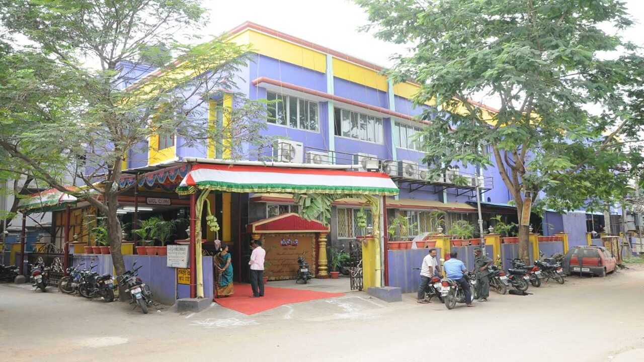 KVT Mahal — Banquet Hall in Koyambedu, Chennai (on-site parking, in-house decoration, DJ permitted, bar service available)