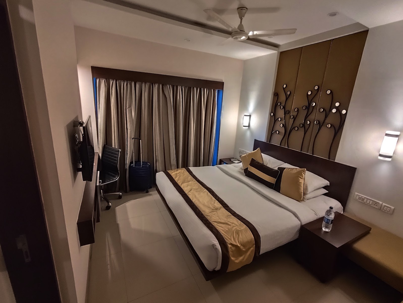 Golden Fruits Business Suites — Banquet Hall in T Nagar, Chennai (on-site parking, in-house decoration, outside catering allowed, bar service available) — photo 2