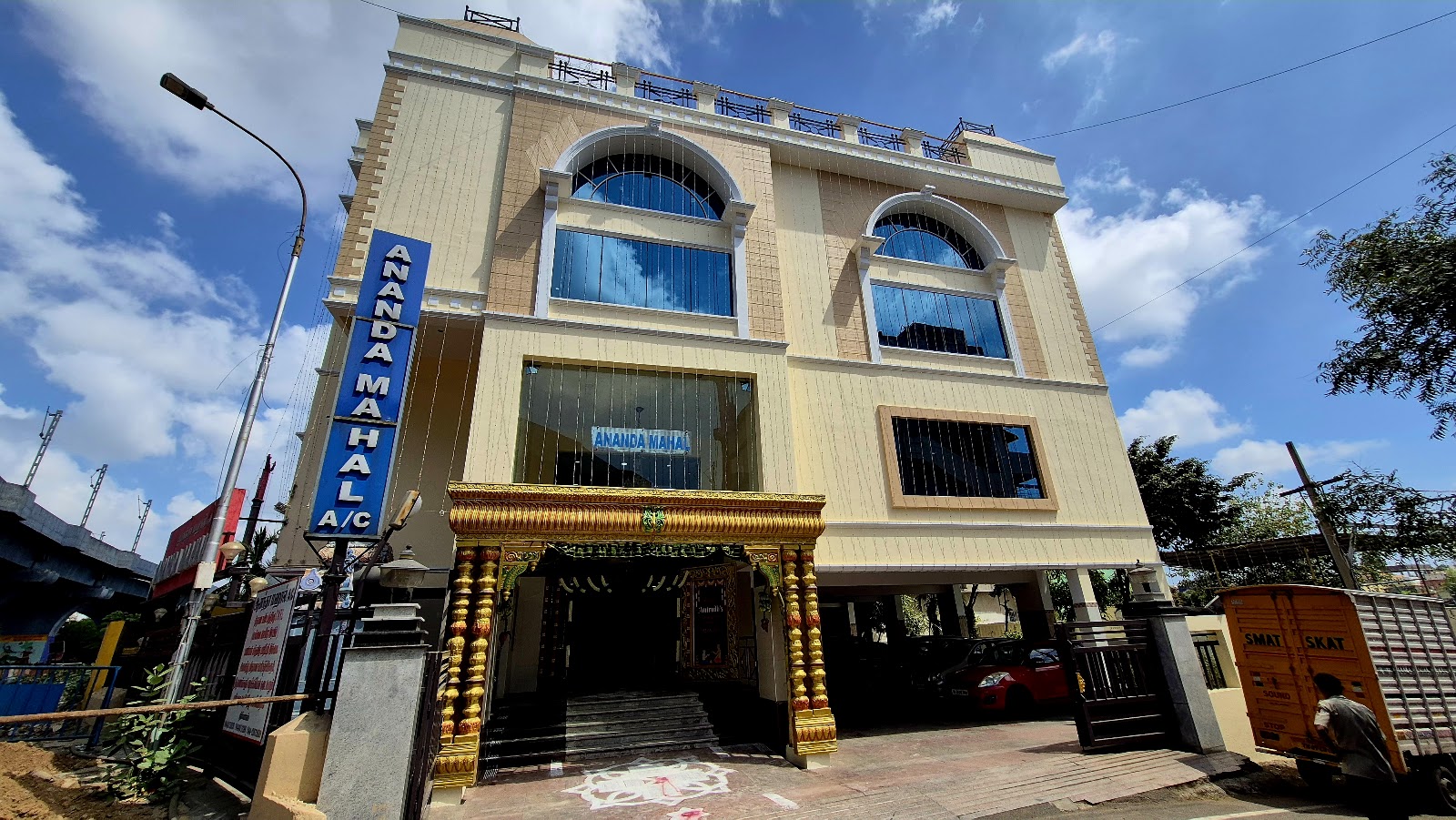 Ananda Mahal — Banquet Hall in Nanganallur, Chennai (on-site parking, in-house decoration, DJ permitted, bar service available) — photo 3