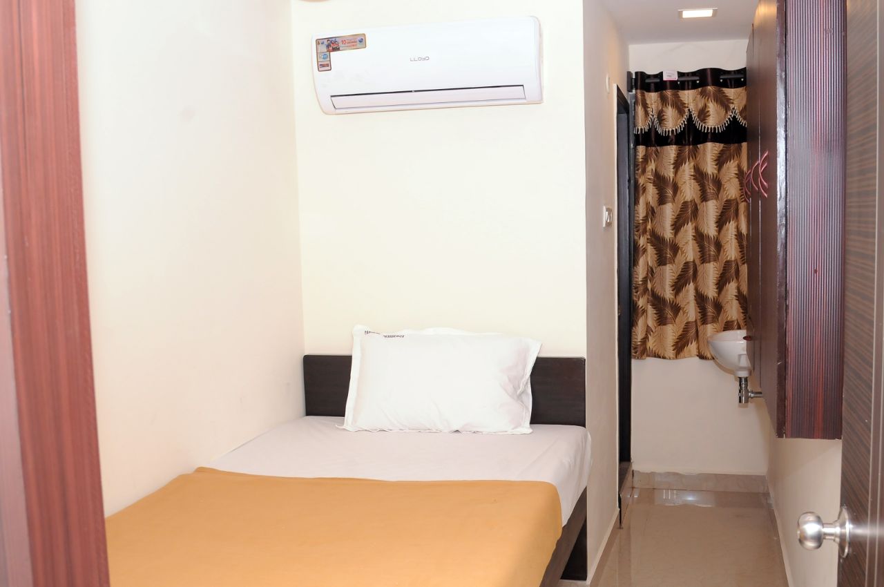 Pammal Residency — Banquet Hall in Pammal, Chennai (on-site parking, in-house decoration, bar service available, 180–300 guest capacity) — photo 2