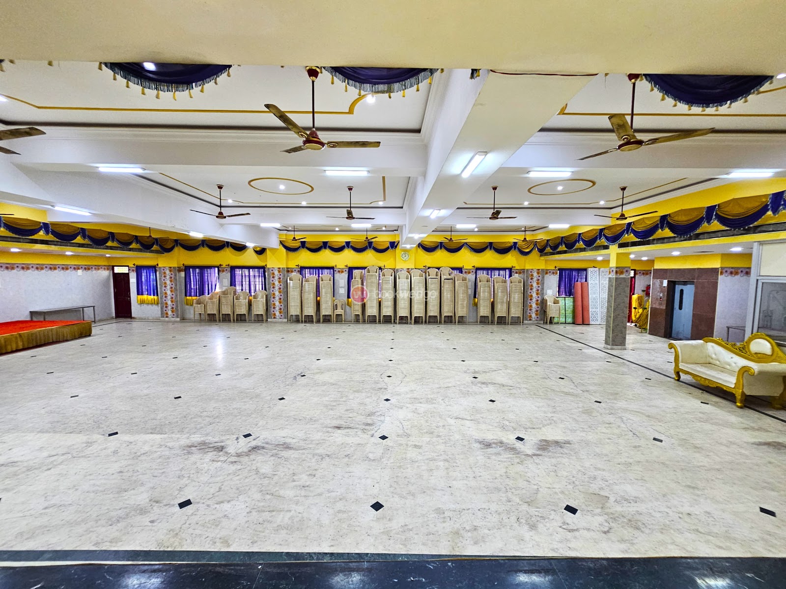 Padmavathy Mahal — Banquet Hall in Kolathur, Chennai (on-site parking, in-house decoration, bar service available, 550–850 guest capacity)