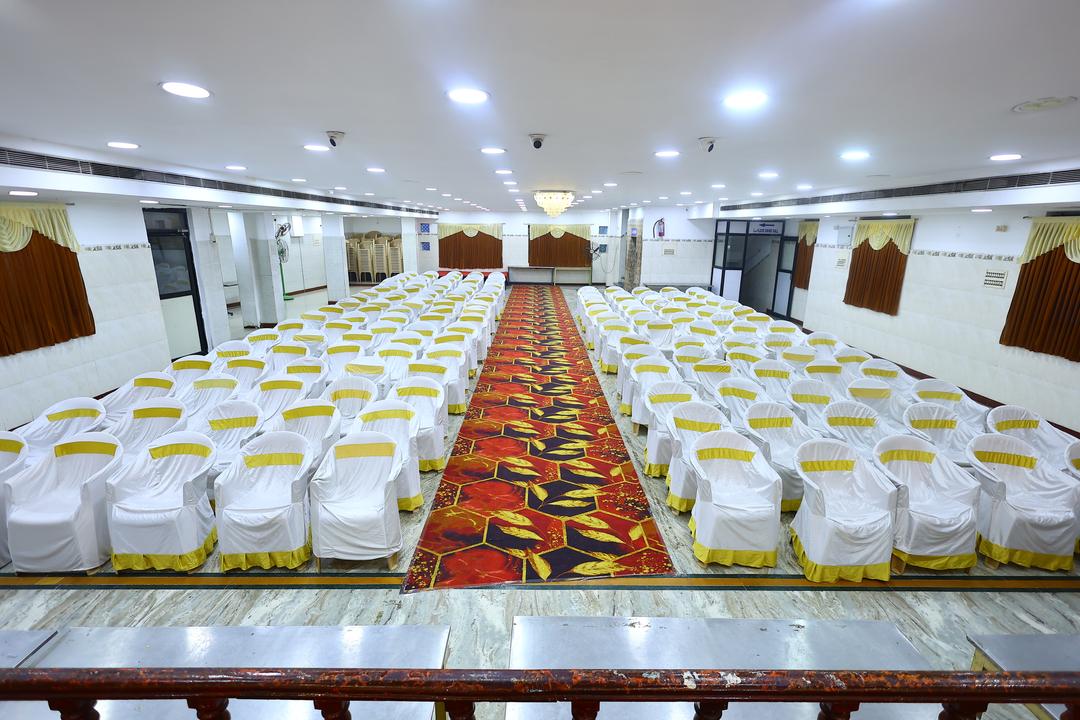 Sri Hariharan Hall — Banquet Hall in Chennai (on-site parking, in-house decoration, bar service available, 300–450 guest capacity)