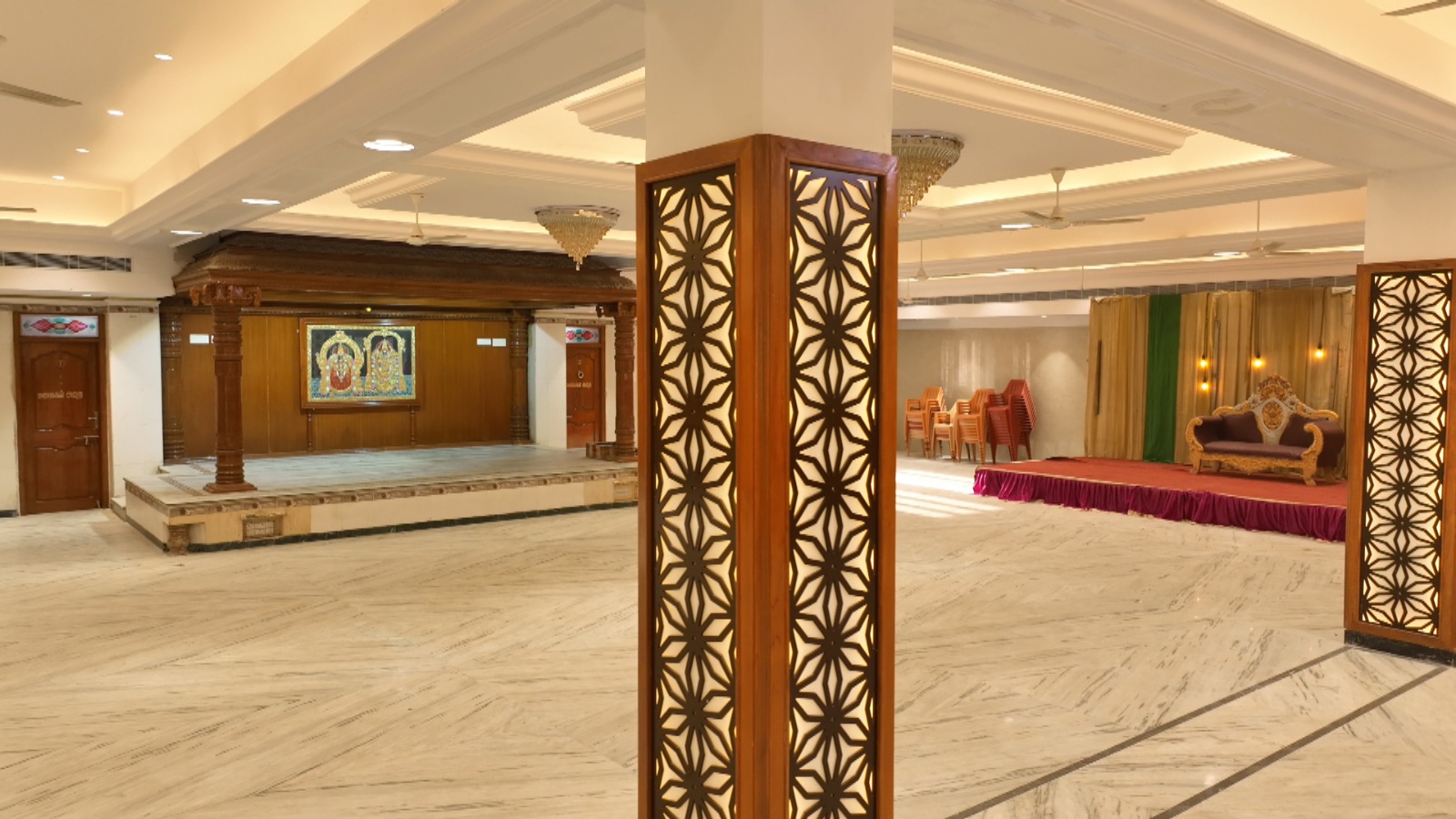 Easwari Mahal — Banquet Hall in Chennai (on-site parking, in-house decoration, DJ permitted, bar service available)