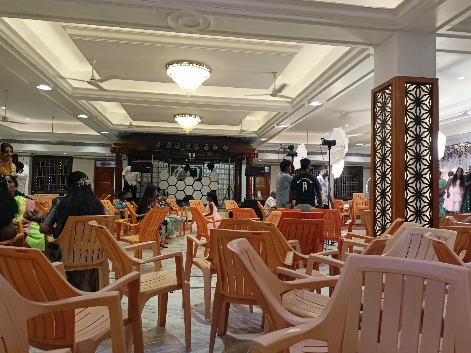 Easwari Mahal — Banquet Hall in Thirumullaivoyal, Chennai (on-site parking, in-house decoration, DJ permitted, bar service available) — photo 2