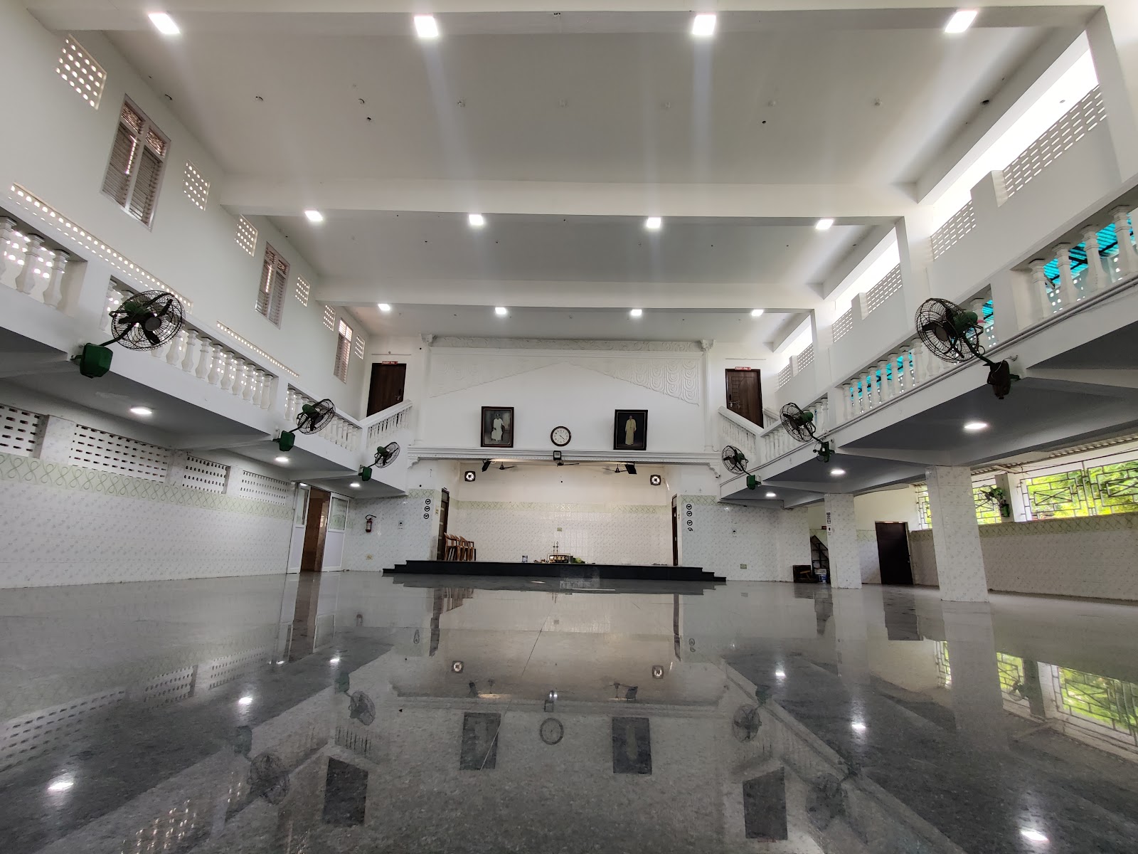 Suganya Thirumana Mandapam — Banquet Hall in Neelankarai, Chennai (on-site parking, in-house decoration, bar service available, 800–1200 guest capacity) — photo 2