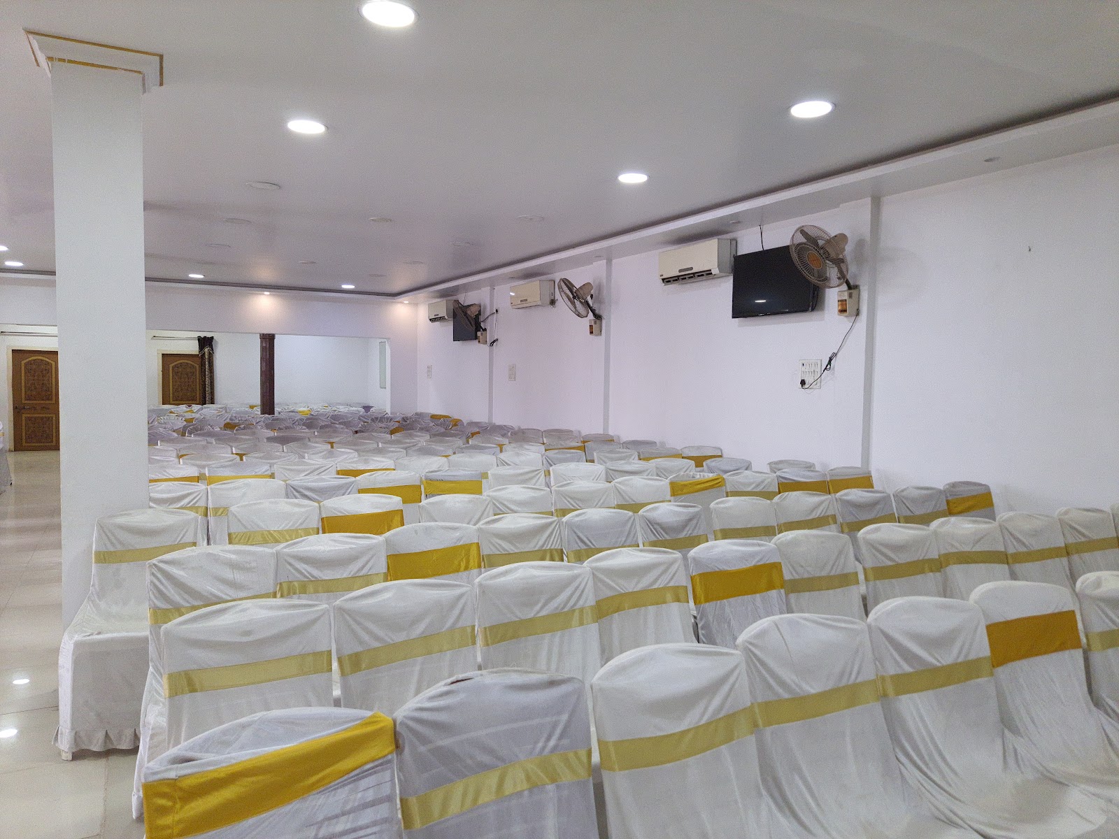 R.E Mahal — Banquet Hall in Kolathur, Chennai (on-site parking, in-house decoration, bar service available, 400–600 guest capacity)